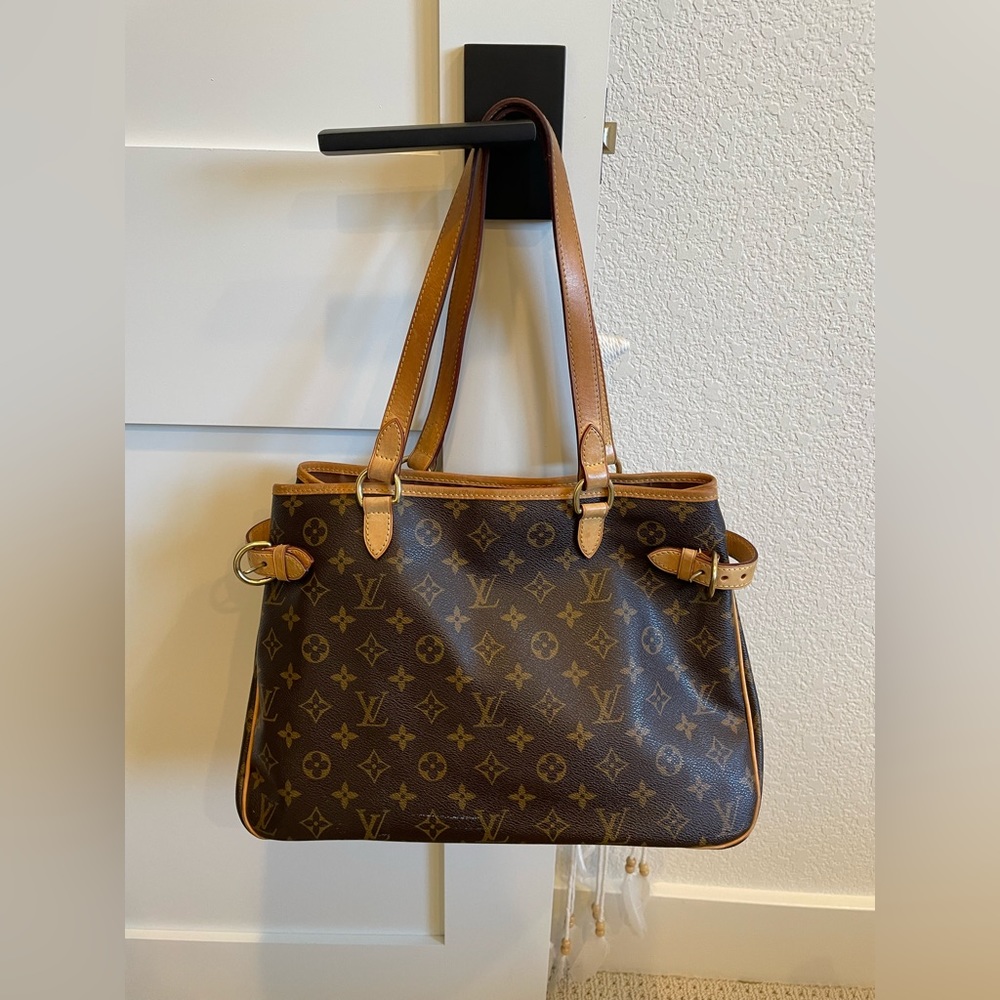 A classic, Batignolles Louis Vuitton in original print and in great shape!